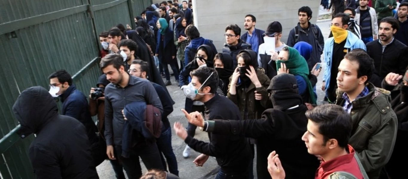 Ιράν: Ξεπέρασαν τους 100 οι νεκροί στις διαδηλώσεις (βίντεο)